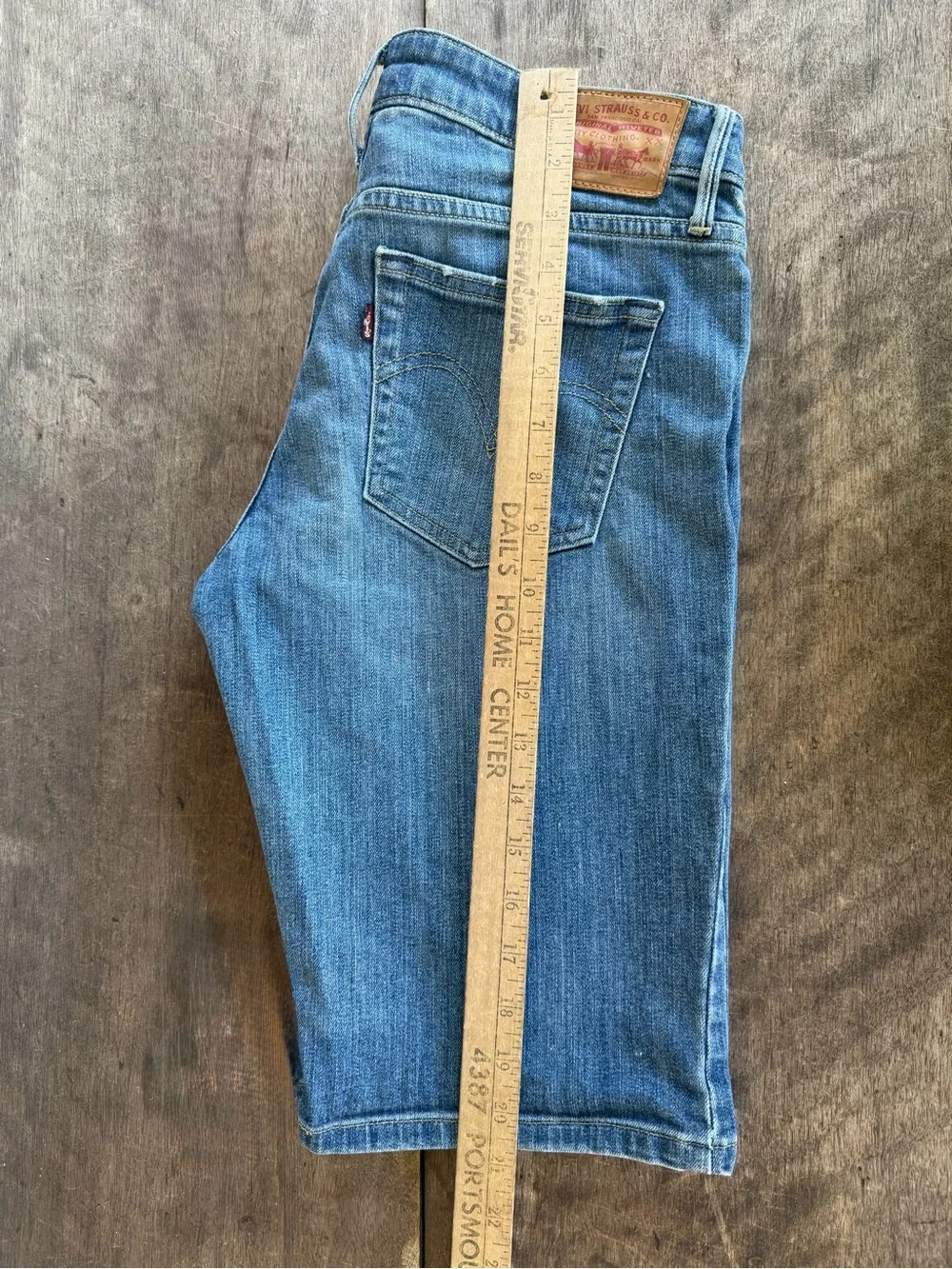 Levi’s Bermuda Short Womens Sz 30x11.5 Shorts Modest Long Stretch Denim